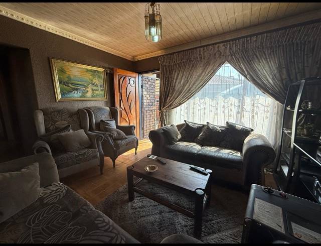 3 BEDROOM HOUSE FOR SALE IN BOITEKONG